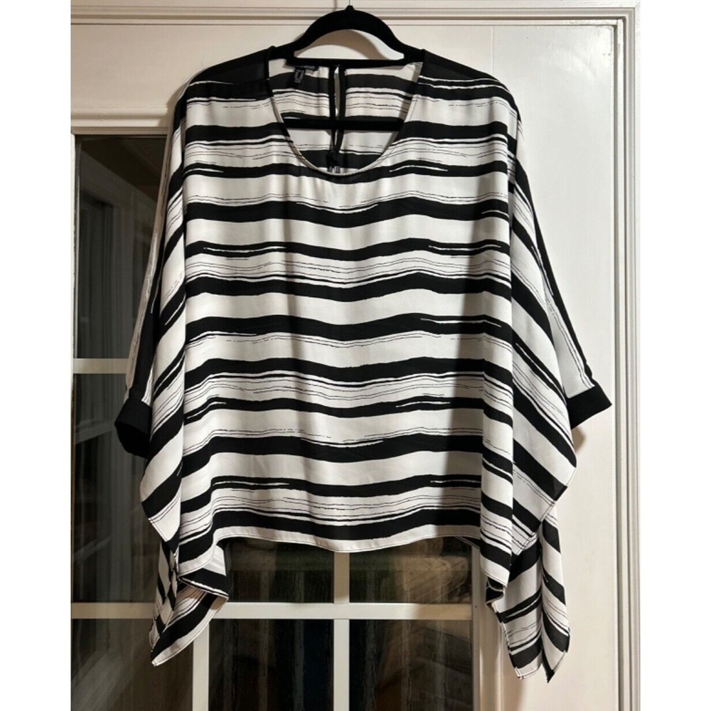 NWOT Conrad C Collection Top 12 Black white Round Neck Striped Kimono Sleeve